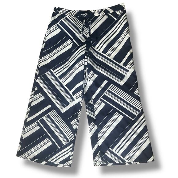 Liz Claiborne Pants - Liz Claiborne Petite wide leg pants in geometric print size PXL